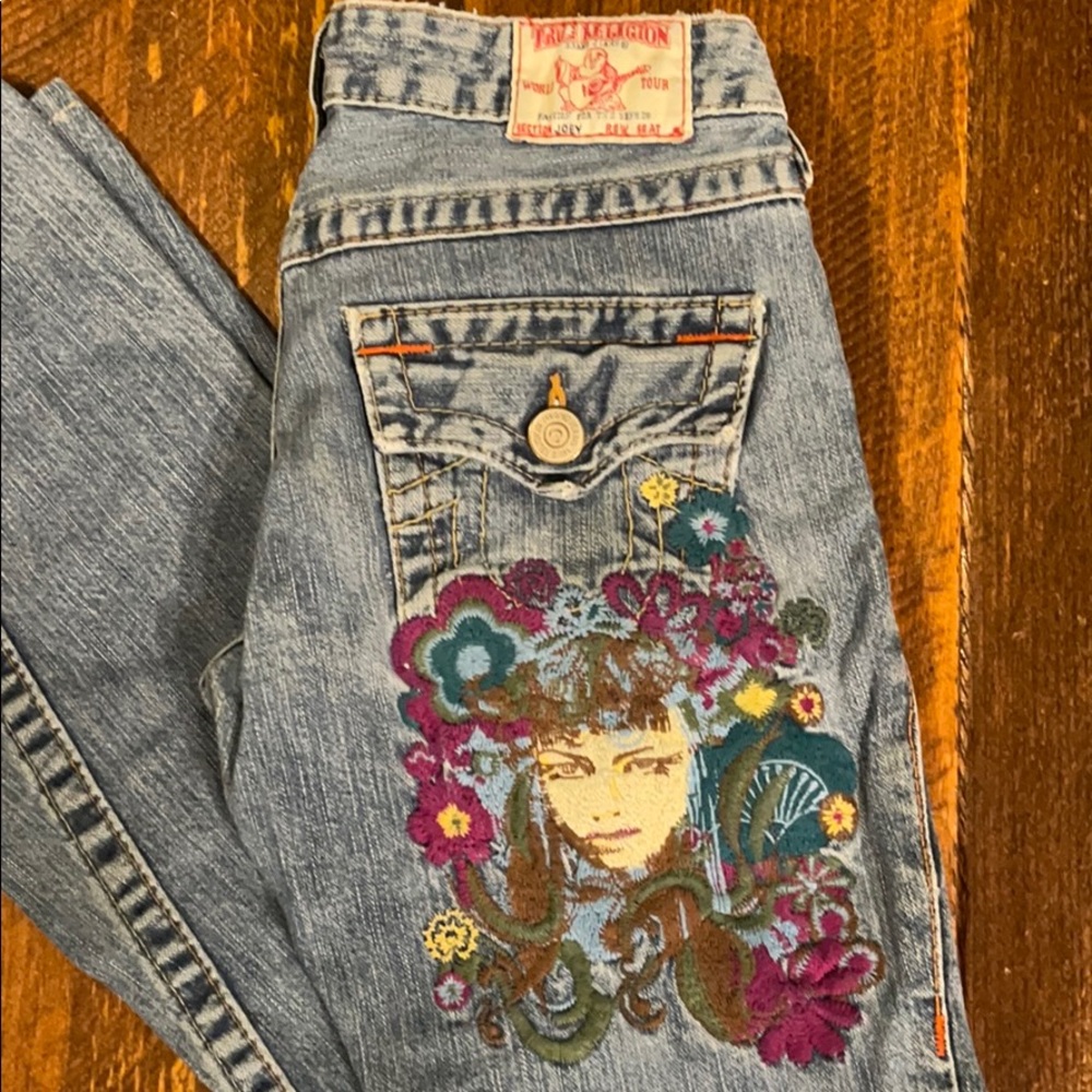 Embroidered 💋 True Religion Jeans